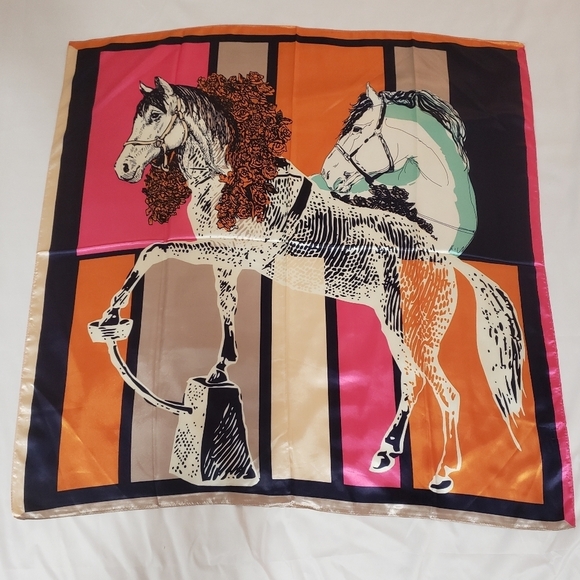 R-1685- Women's Scarf Horses 100% Polyester NWT - Picture 1 of 10